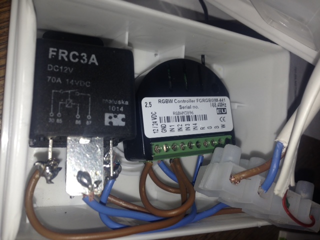 fibaro 12v relay